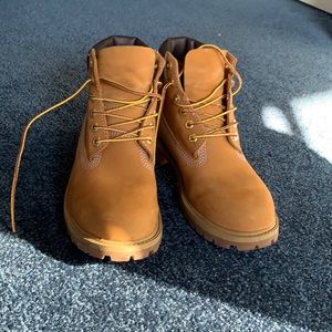 Timberland boots. Size 2.5 juniors or 5.5 women’s.